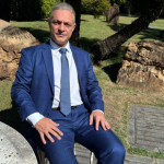 Leonardo Manzan analisa que o novo IVA pode afetar contratos de longo prazo e gerar litígios se não forem revisados.