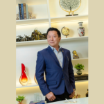 A otoplastia é indicada para correções estéticas e funcionais das orelhas, com pós-operatório simples, destaca Milton Seigi Hayashi.