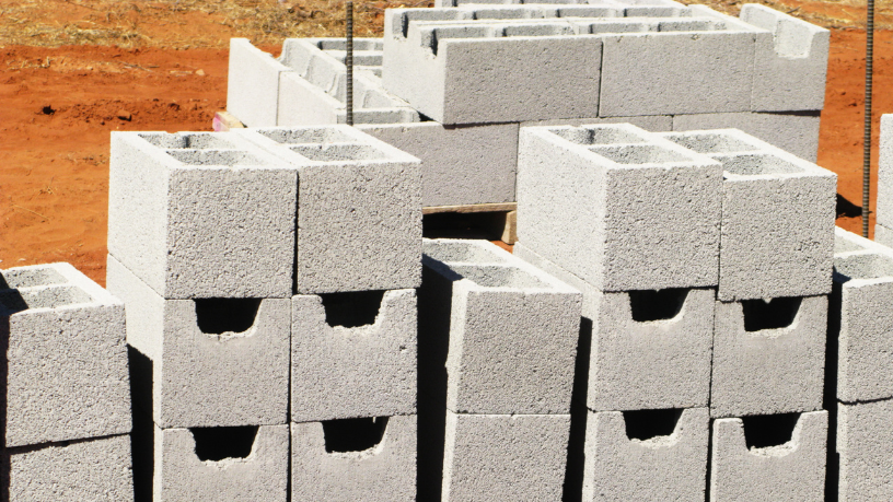 Entenda quais normas técnicas se aplicam aos blocos de concreto e o que todo comprador deve observar, com a análise de Valderci Malagosini Machado.